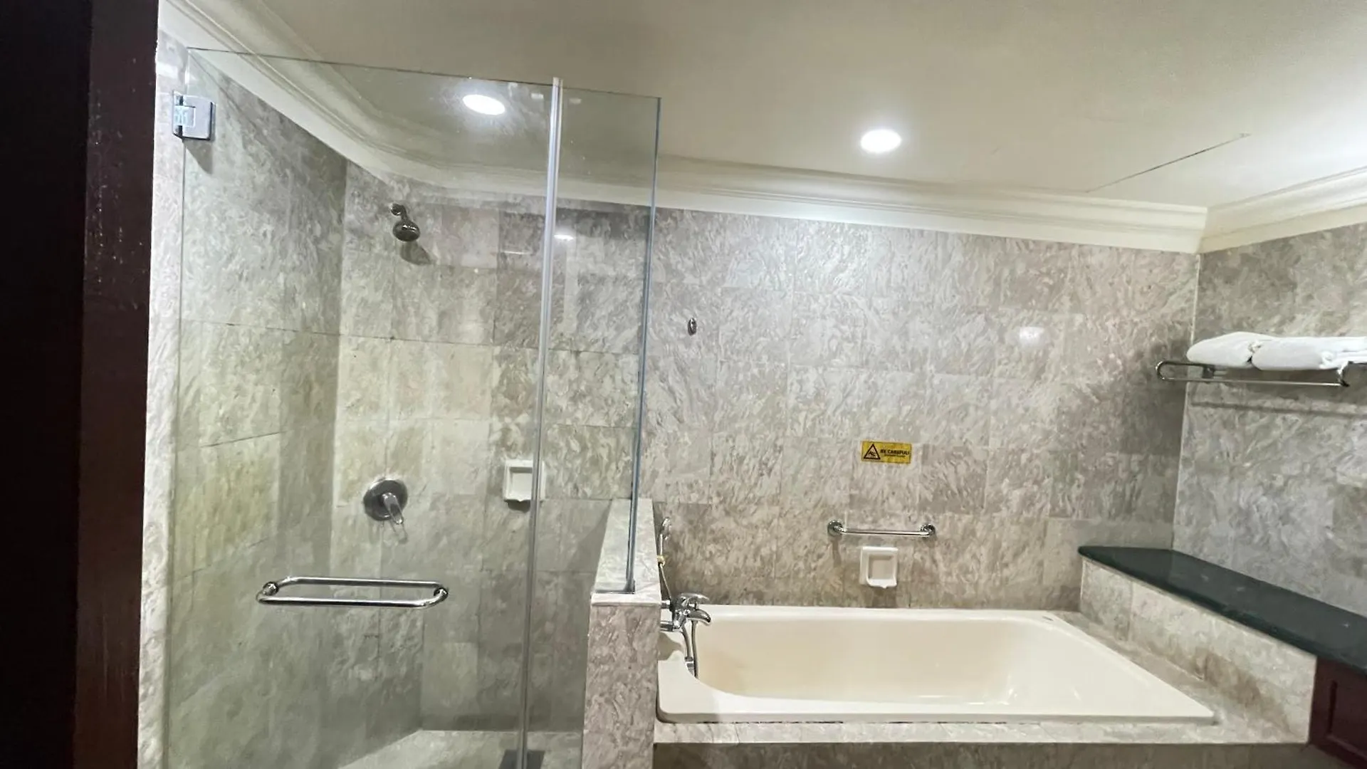 100 Service Suites At Times Square Kl Kuala Lumpur 0*,